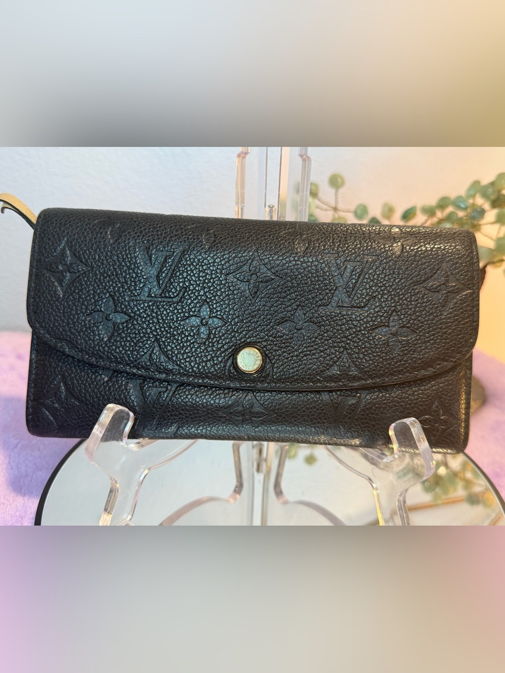 Louis Vuitton Emilie Wallet - Monogram
Empreinte Leather Noir/Beige